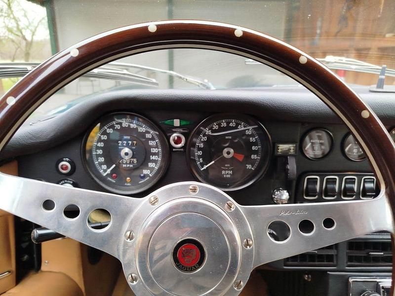 Second-hand Jaguar E-Type 268 CP (197 kW) 1972 Verde Coupe