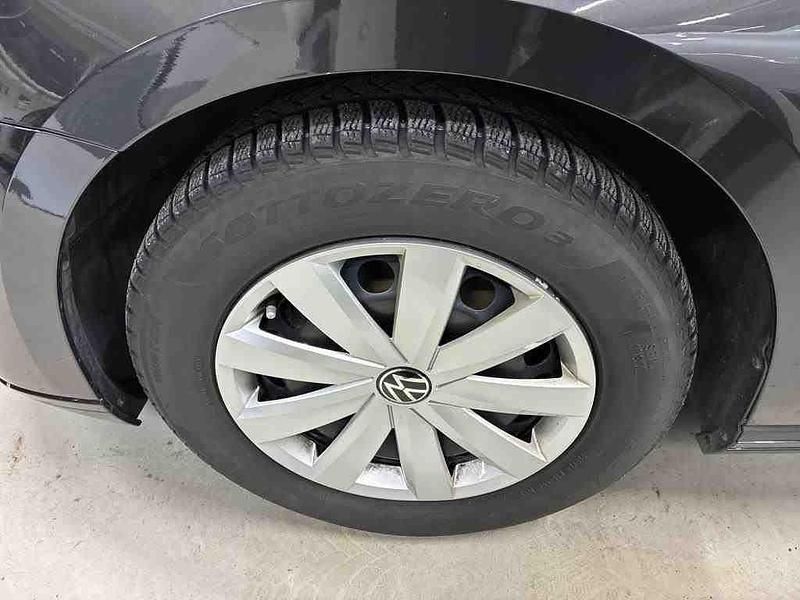 Gebraucht VW Passat 122 PS (89 kW) 2023 Grau Kombi