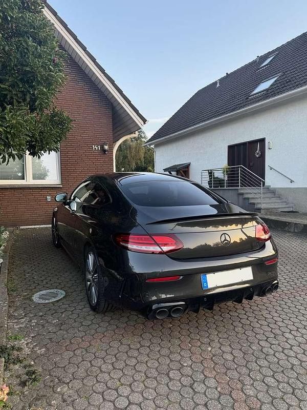 Grau Gebraucht 2018 Mercedes C300 AMG line Coupé | 28.000 € (Fairer Preis) - Bild 1/4