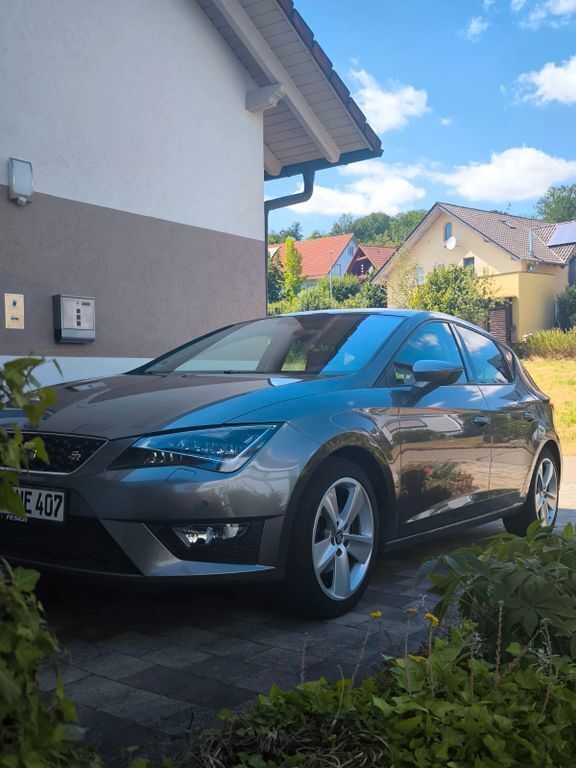 Grau Gebraucht 2014 Seat Leon FR Limousine | 10.100 € (Fairer Preis) - Bild 1/4