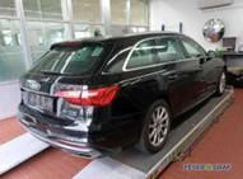 Gebraucht Audi A4 Advanced Plus 204 PS (150 kW) 2023 Mythosschwarz metallic Kombi