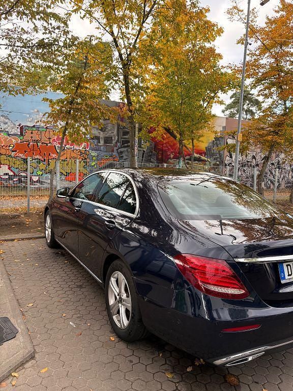 Gebraucht Mercedes E220 Avantgarde 194 PS (142 kW) 2017 Blau Limousine