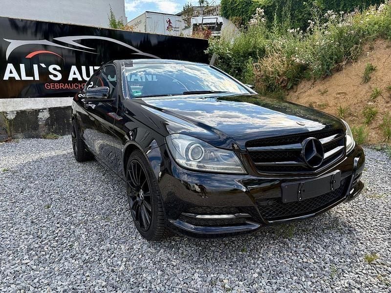 Schwarz Gebraucht 2011 Mercedes C250 Coupé | 11.700 € (Fairer Preis) - Bild 1/4