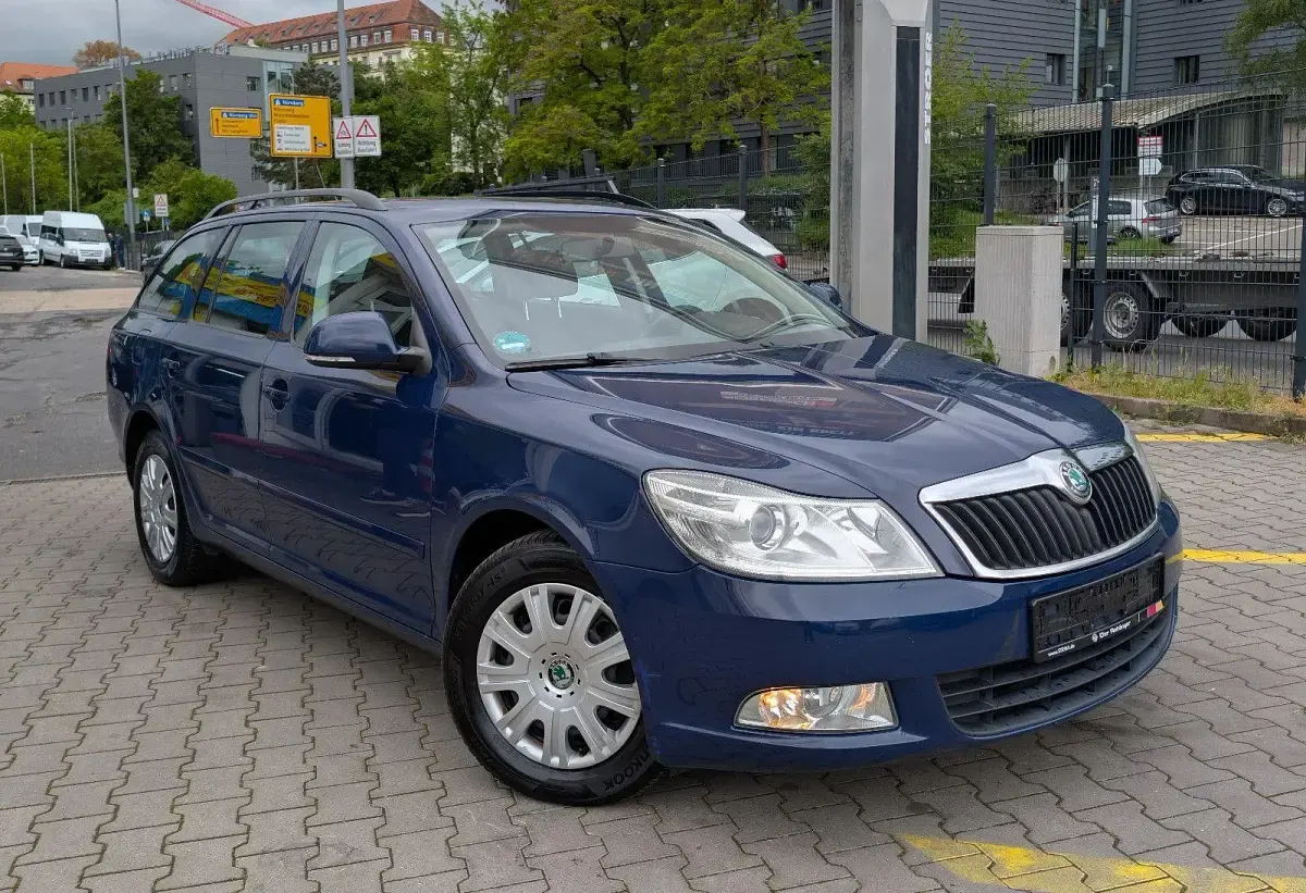 Gebraucht Skoda Octavia 105 PS (77 kW) 2013 Blau Kombi