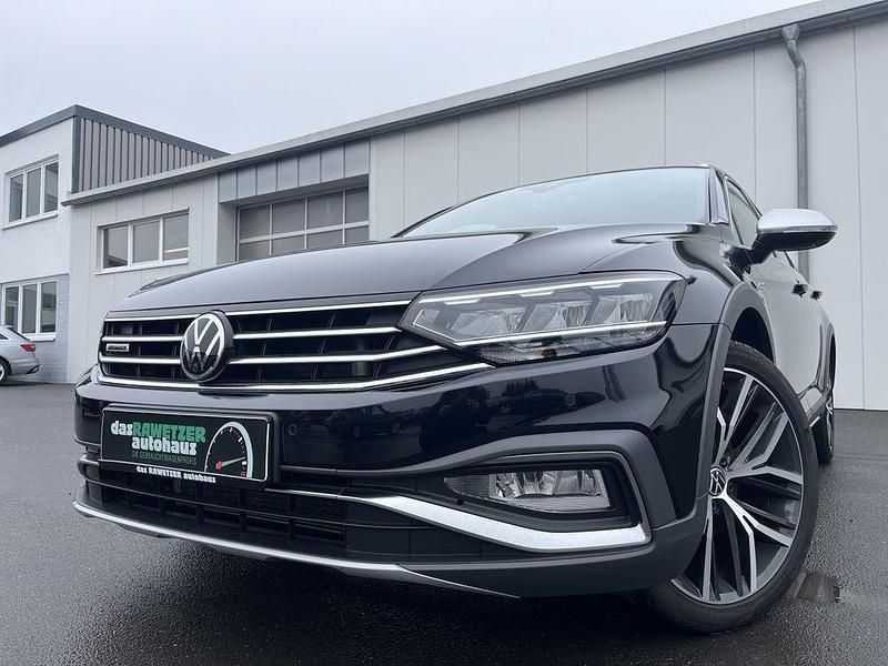 Deep black Gebraucht 2022 VW Passat Alltrack Kombi | 30.460 € (Superpreis) - Bild 1/4