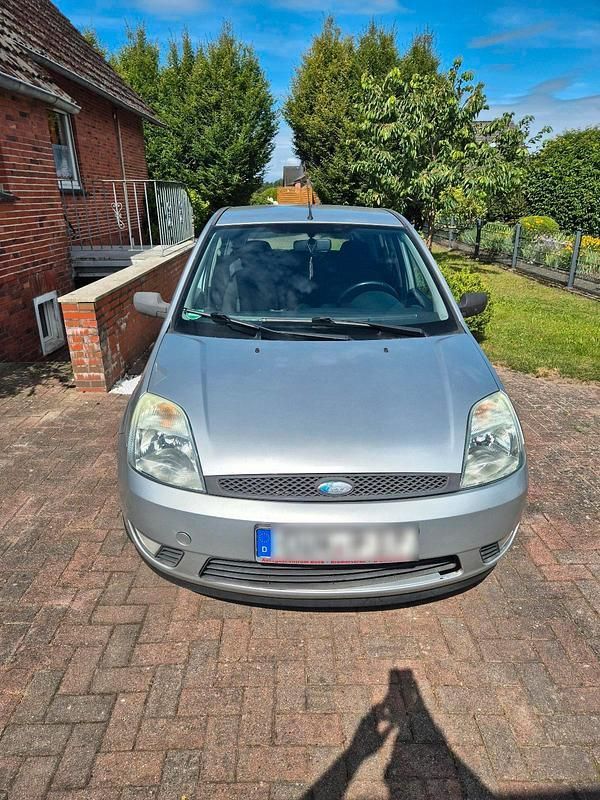 Silber Gebraucht 2004 Ford Fiesta Kleinwagen | 550 € (Guter Preis) - Bild 1/4