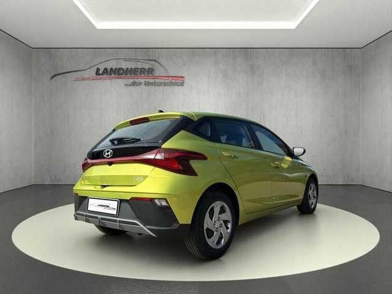Neu Hyundai i20 Comfort 79 PS (58 kW) 2025 Gelb Limousine