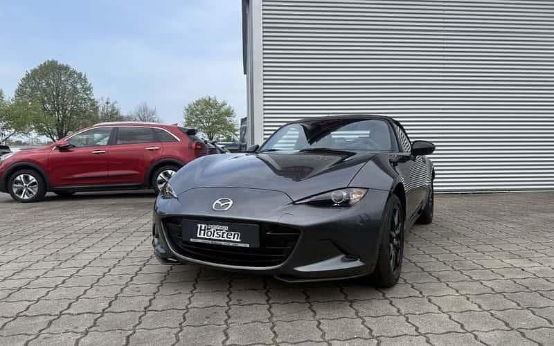 Grau Gebraucht 2024 Mazda MX5 Prime-Line Cabrio | 26.880 € (Superpreis) - Bild 1/4