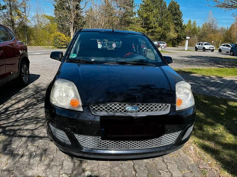 Gebraucht Ford Fiesta 90 PS (66 kW) 2008 Schwarz Kleinwagen