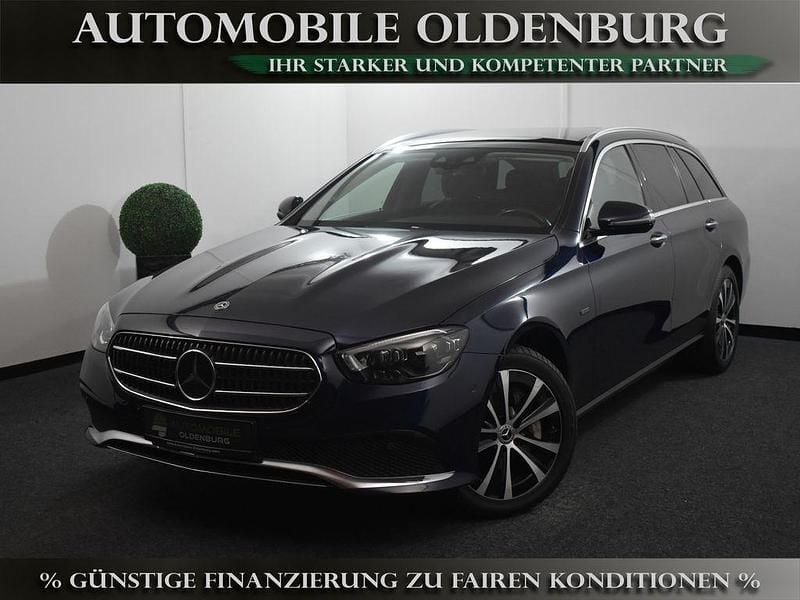 Gebraucht Mercedes E300 Avantgarde 306 PS (225 kW) 2021 Blau Limousine