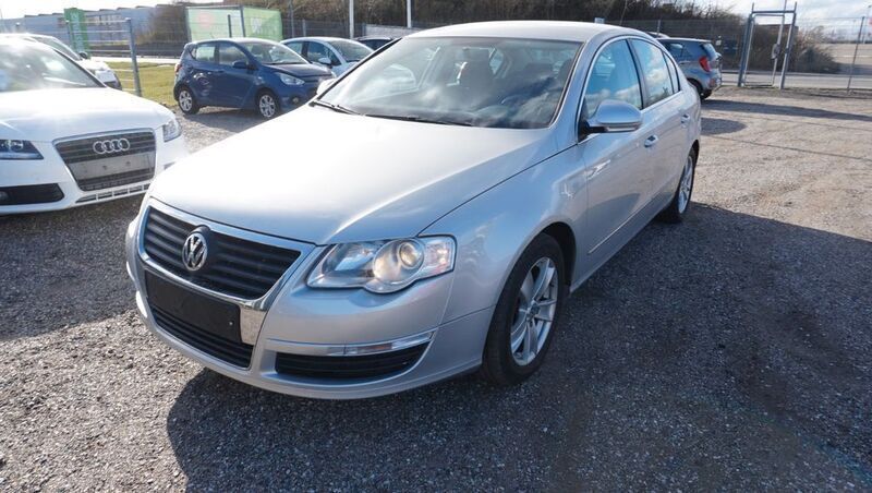 Gebraucht VW Passat Comfortline 122 PS (89 kW) 2010 Silber Limousine