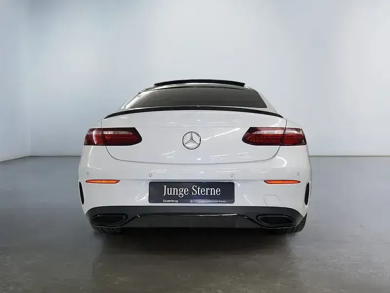 Gebraucht Mercedes E400 AMG 330 PS (242 kW) 2023 Weiß Coupé