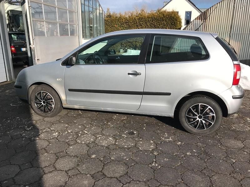 Gebraucht VW Polo 60 PS (44 kW) 2003 Silber Kleinwagen