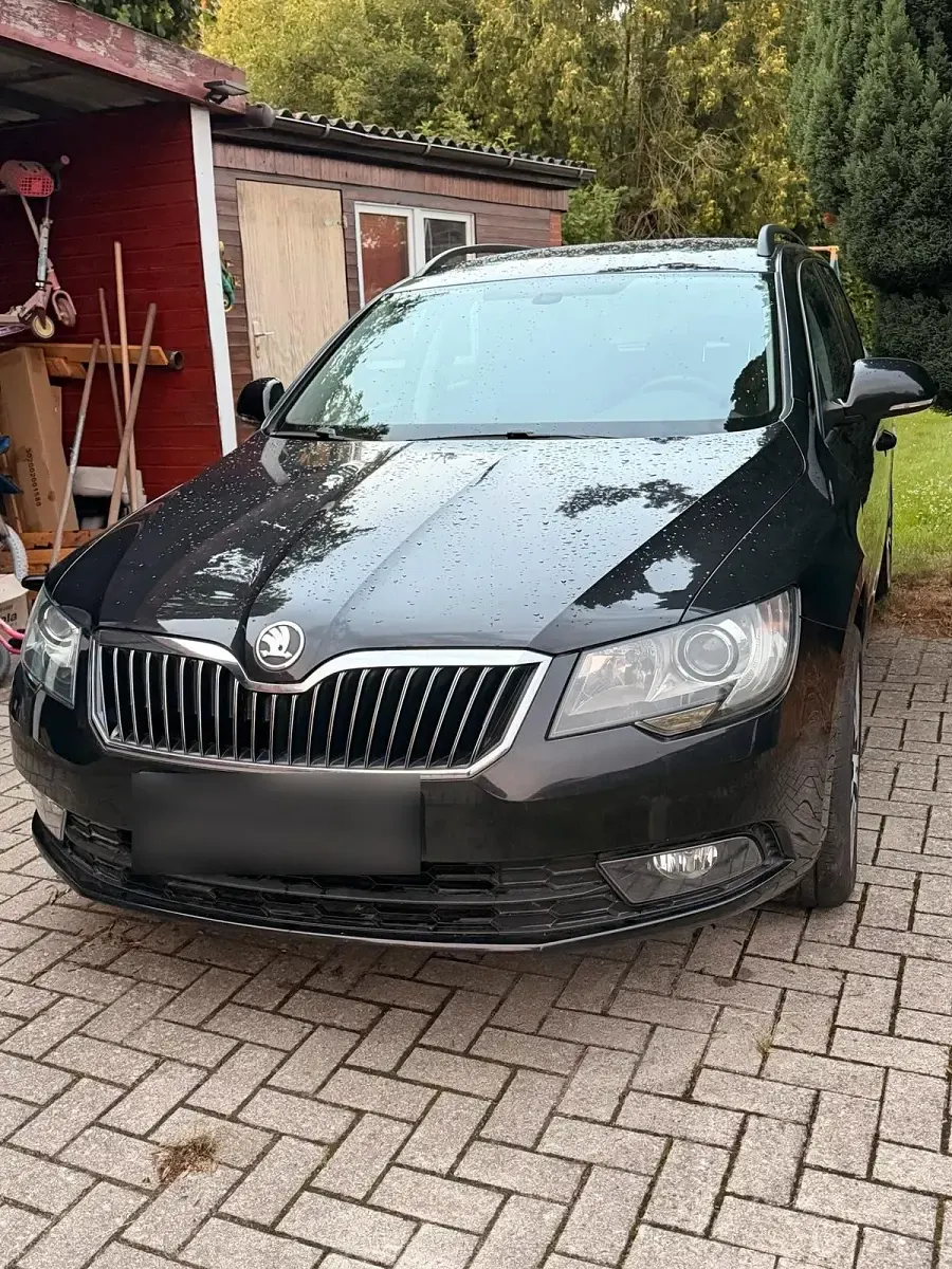 Gebraucht Skoda Superb 125 PS (91 kW) 2014 Schwarz Kombi