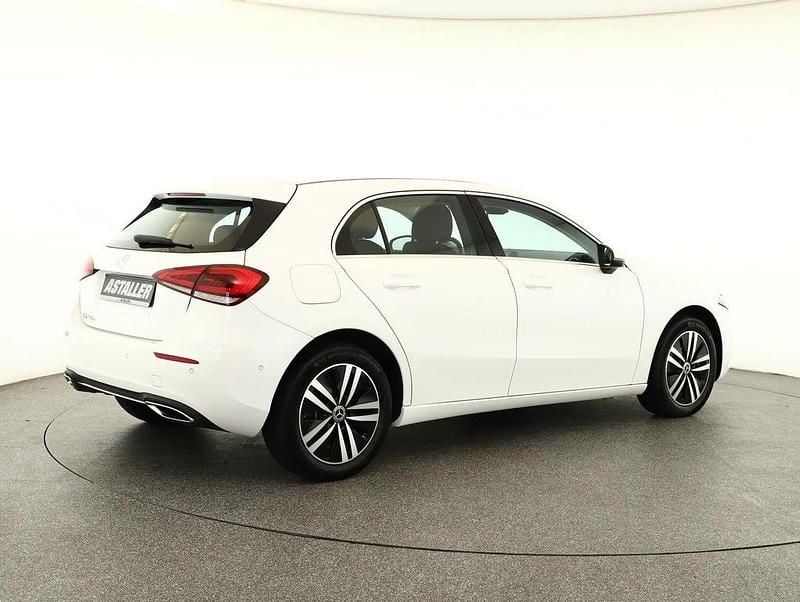 Gebraucht Mercedes A250 Progressive 159 PS (116 kW) 2021 Unilack polarweiß Limousine