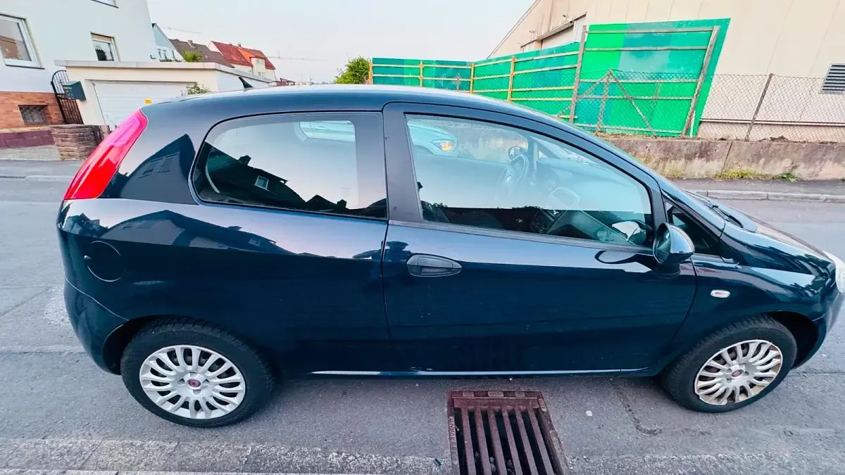 Gebraucht Fiat Punto 77 PS (56 kW) 2009 Blau Kleinwagen
