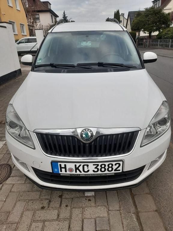 Gebraucht Skoda Roomster Noire 86 PS (63 kW) 2013 Weiß Van / Kleinbus