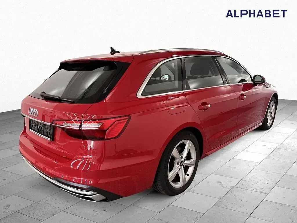 Gebraucht Audi A4 Advanced 163 PS (119 kW) 2022 Rot Kombi