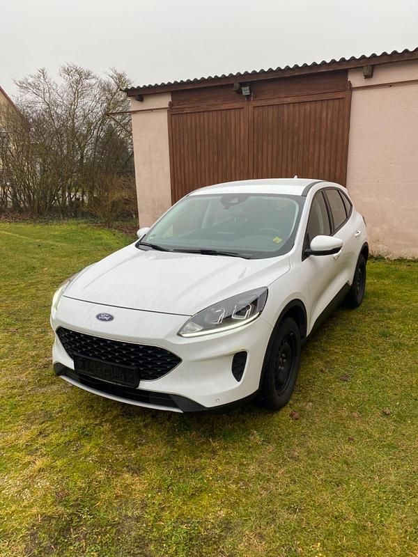 Gebraucht Ford Kuga 120 PS (88 kW) 2021 Weiß SUV