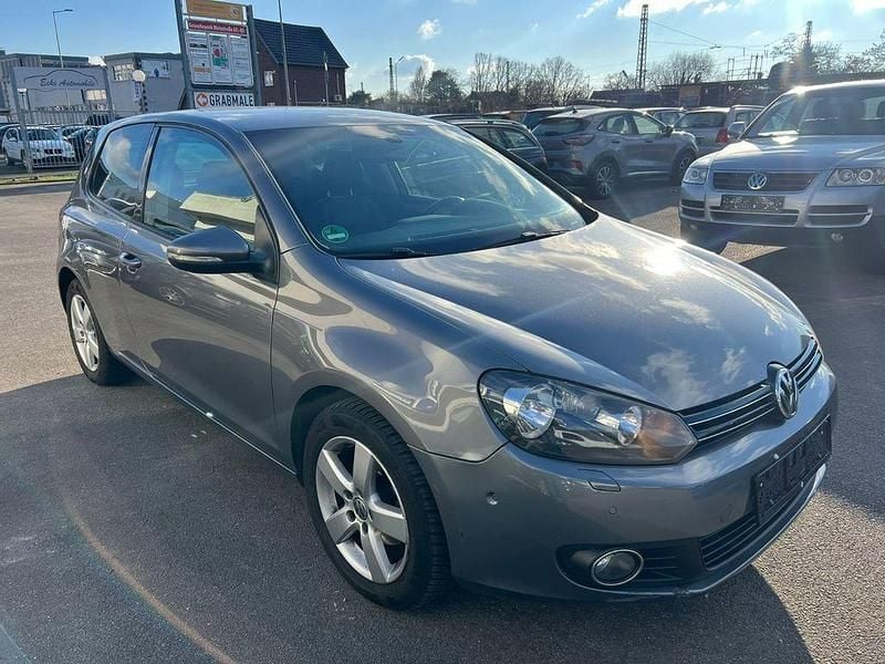 Gebraucht VW Golf VI Team 105 PS (77 kW) 2010 Grau Kleinwagen
