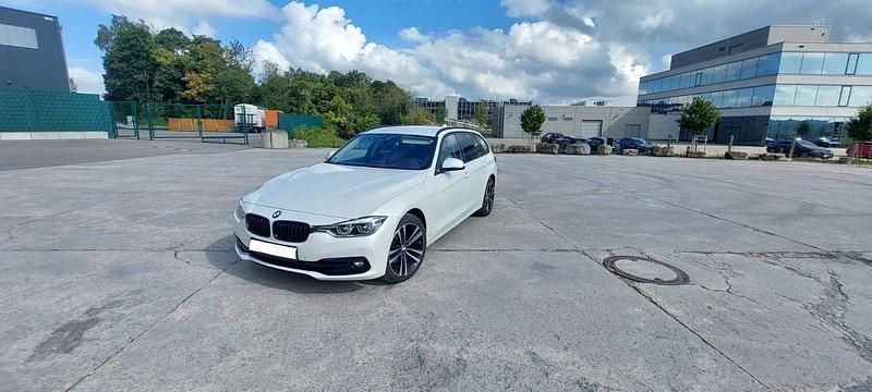 Weiß Gebraucht 2019 BMW 320 Sport Line Kombi | 22.900 € (Guter Preis) - Bild 1/4