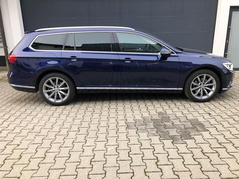 Gebraucht VW Passat Highline 220 PS (161 kW) 2017 Blau Kombi