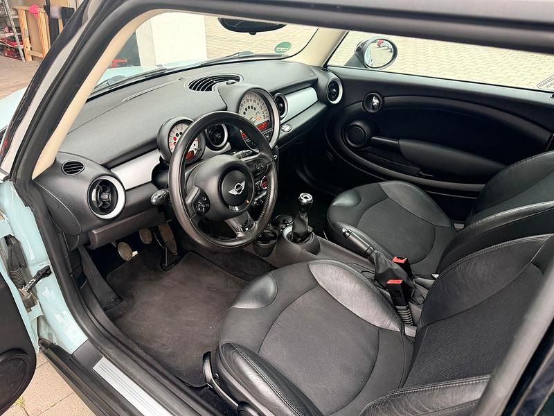 Second-hand Mini Cooper 122 CP (89 kW) 2011 Albastru Hatchback