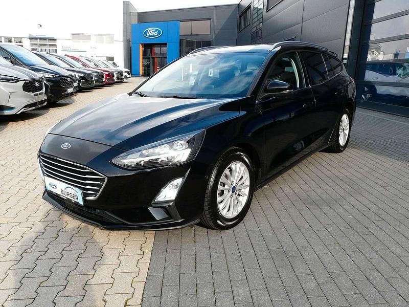 Agate black Gebraucht 2022 Ford Focus Titanium Kombi | 19.475 € (Fairer Preis) - Bild 1/4