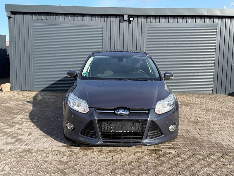 Gebraucht Ford Focus Titanium 140 PS (102 kW) 2012 Grau Limousine