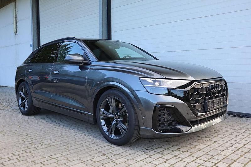 Grau Gebraucht 2025 Audi Q8 S-Line SUV | 73.700 € - Bild 1/4