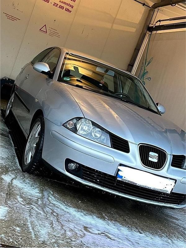 Grau Gebraucht 2006 Seat Ibiza Kleinwagen | 950 € (Guter Preis) - Bild 1/4