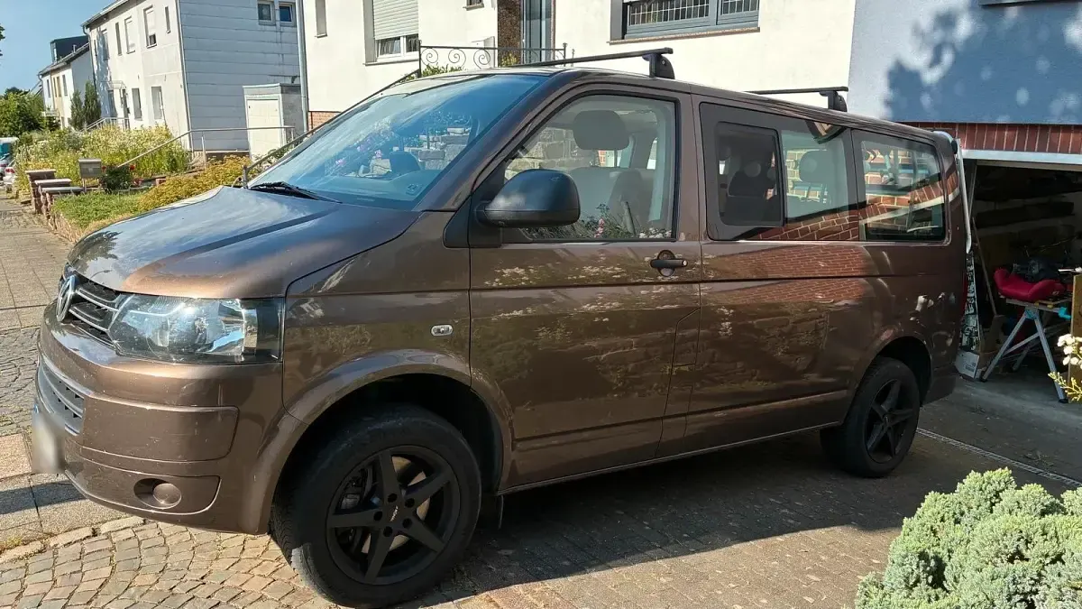 Gebraucht VW Multivan Startline 140 PS (102 kW) 2012 Braun Van / Kleinbus