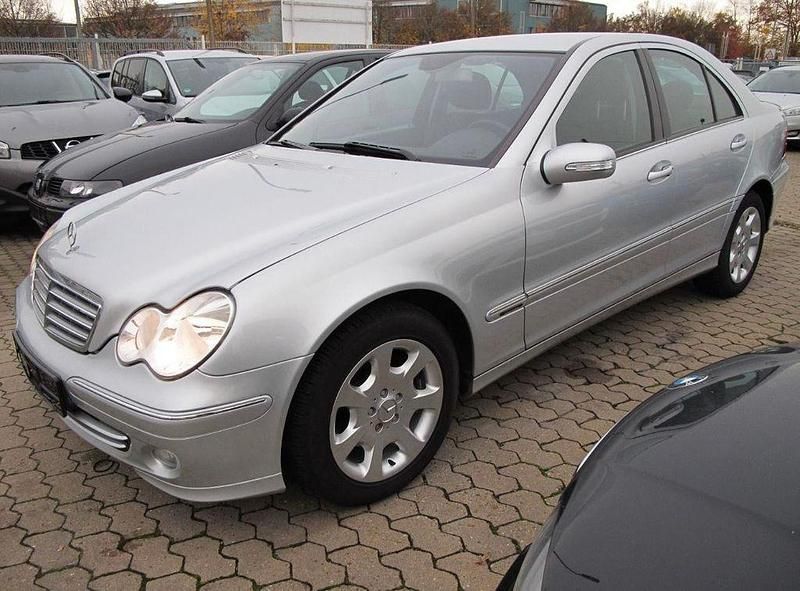 Silber Gebraucht 2007 Mercedes C180 Avantgarde Limousine | 6.000 € (Guter Preis) - Bild 1/4