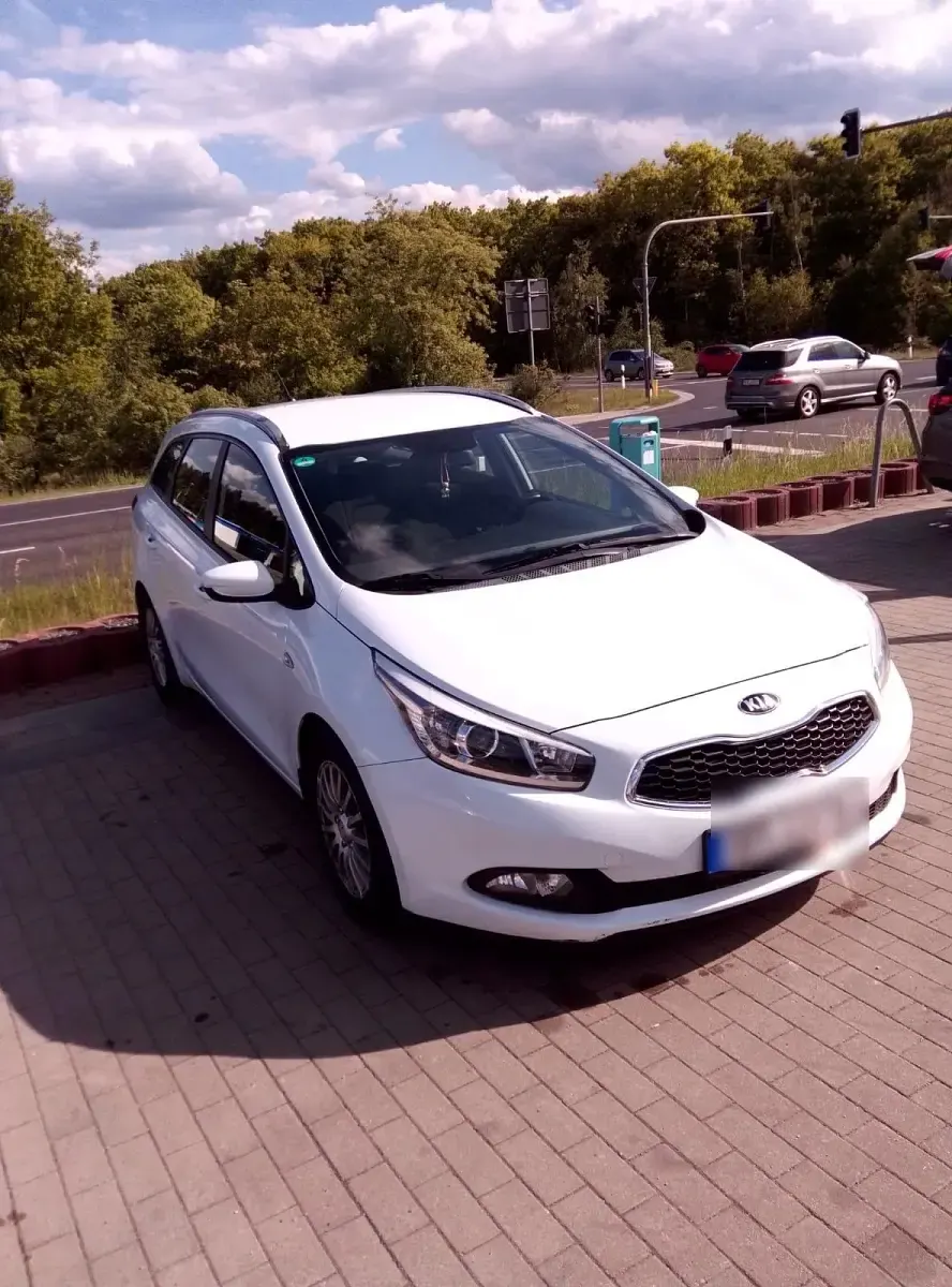 Gebraucht Kia Ceed 128 PS (94 kW) 2014 Weiß Kleinwagen