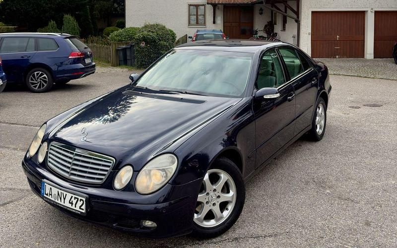 Blau Gebraucht 2006 Mercedes E280 Limousine | 2.890 € (Guter Preis) - Bild 1/4