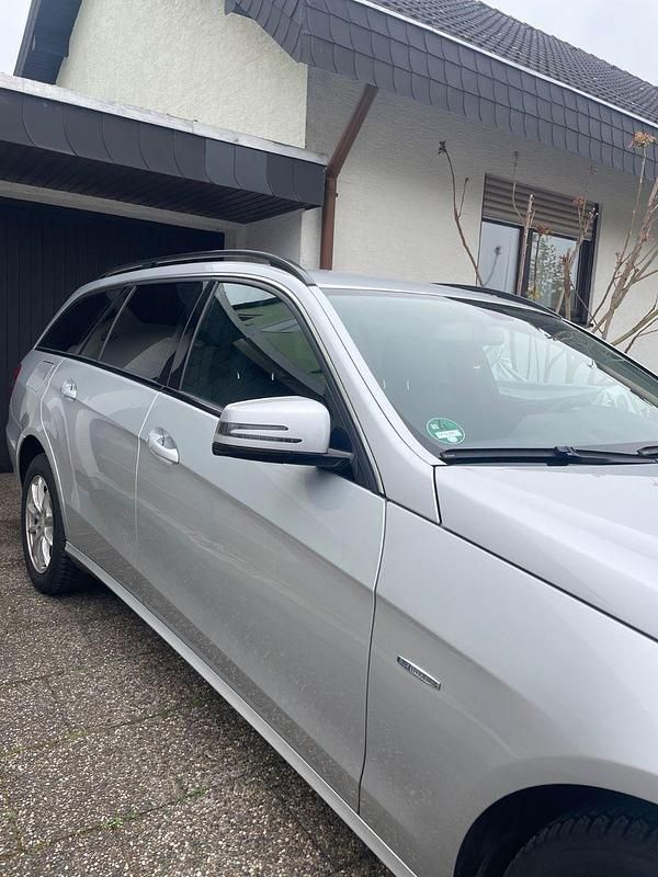 Gebraucht Mercedes E220 Elegance 170 PS (125 kW) 2011 Silber Kombi