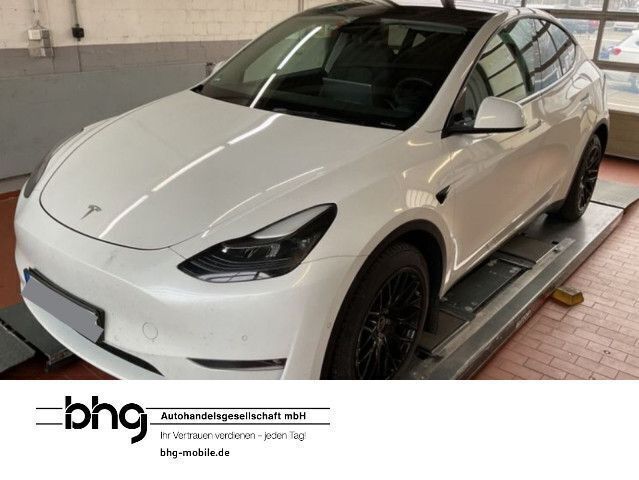Hell weiß metallic Gebraucht 2022 Tesla Model Y Long Range SUV | 33.430 € (Etwas zu teuer) - Bild 1/2