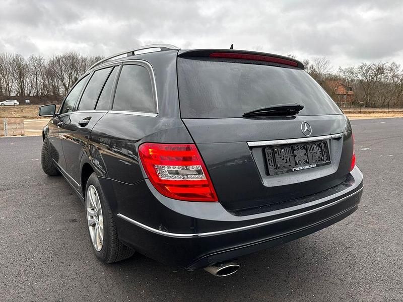 Gebraucht Mercedes C220 170 PS (125 kW) 2012 Schwarz Kombi