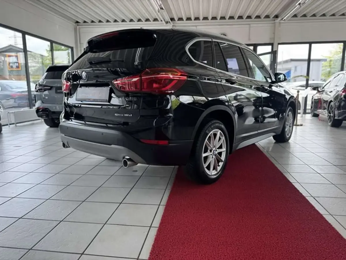 Używany BMW X1 Advantage 150 KM (110 kW) 2018 Czarny SUV