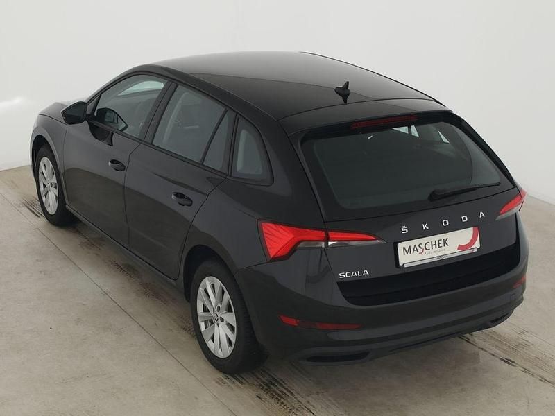 Gebraucht Skoda Scala Ambition 110 PS (80 kW) 2023 Black magic perleffekt Kleinwagen