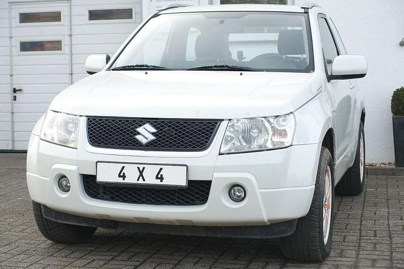 Gebraucht Suzuki Grand Vitara 106 PS (77 kW) 2008 Weiß SUV