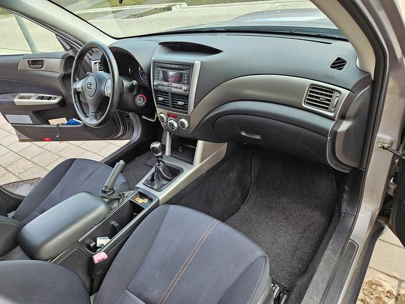 Gebraucht Subaru Forester Active 147 PS (108 kW) 2010 Silber SUV