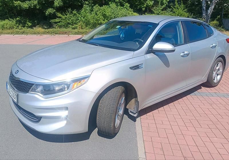 Silber Gebraucht 2016 Kia Optima 2 Limousine | 10.200 € - Bild 1/4
