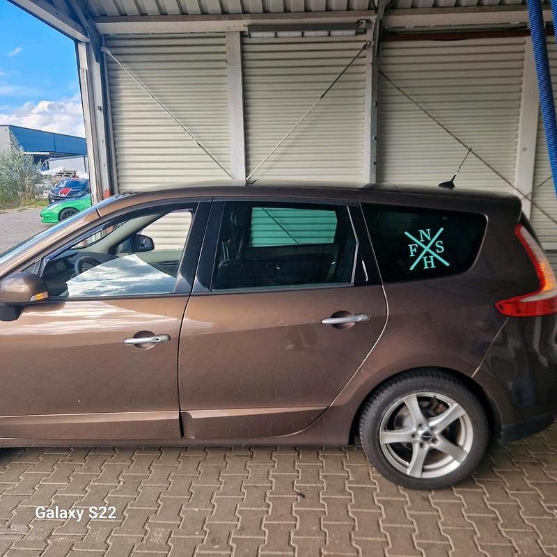 Braun Gebraucht 2010 Renault Grand Scénic III Van / Kleinbus | 5.000 € (Fairer Preis) - Bild 1/4