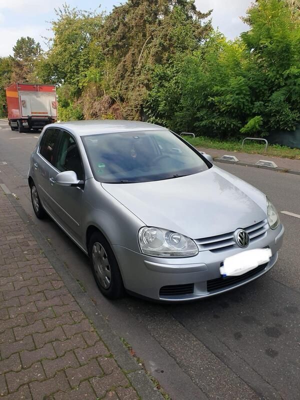 Silber Gebraucht 2004 VW Golf V Limousine | 2.600 € (Etwas zu teuer) - Bild 1/4