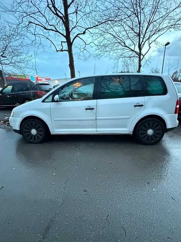 Gebraucht VW Touran Trendline 101 PS (74 kW) 2006 Weiß Van / Kleinbus