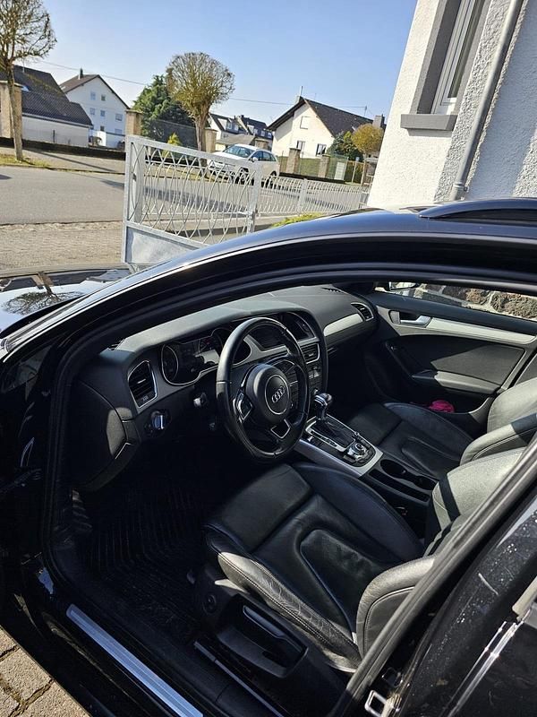 Gebraucht Audi A4 143 PS (105 kW) 2012 Schwarz Kombi