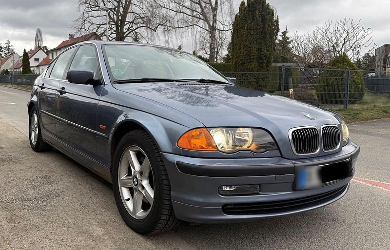 Używany BMW 320 170 KM (125 kW) 2001 Niebieski Sedan/Limuzyna