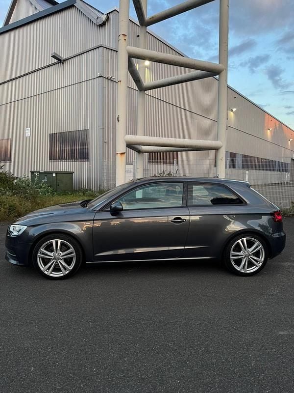 Gebraucht Audi A3 S-Line 180 PS (132 kW) 2013 Grau Kleinwagen
