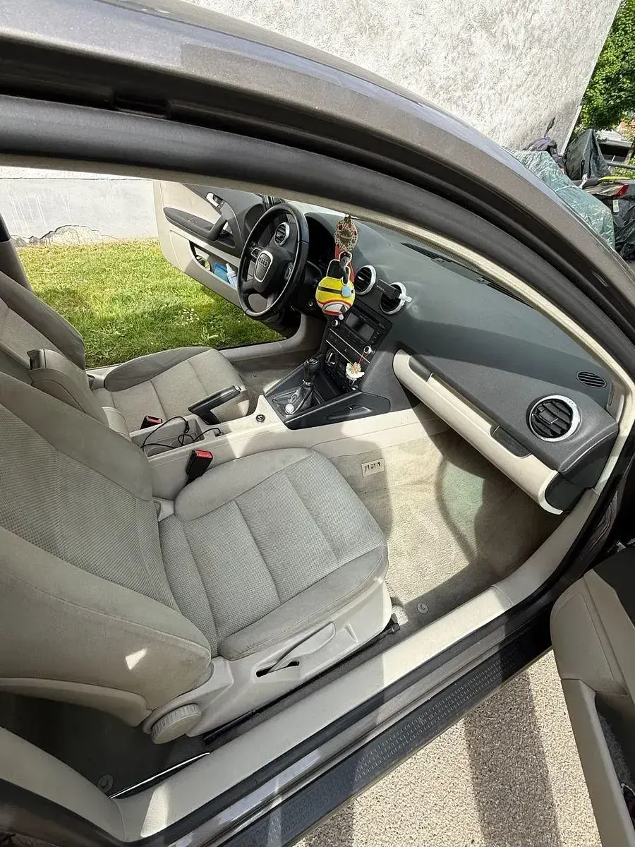 Gebraucht Audi A3 Attraction 105 PS (77 kW) 2011 Grau Kleinwagen